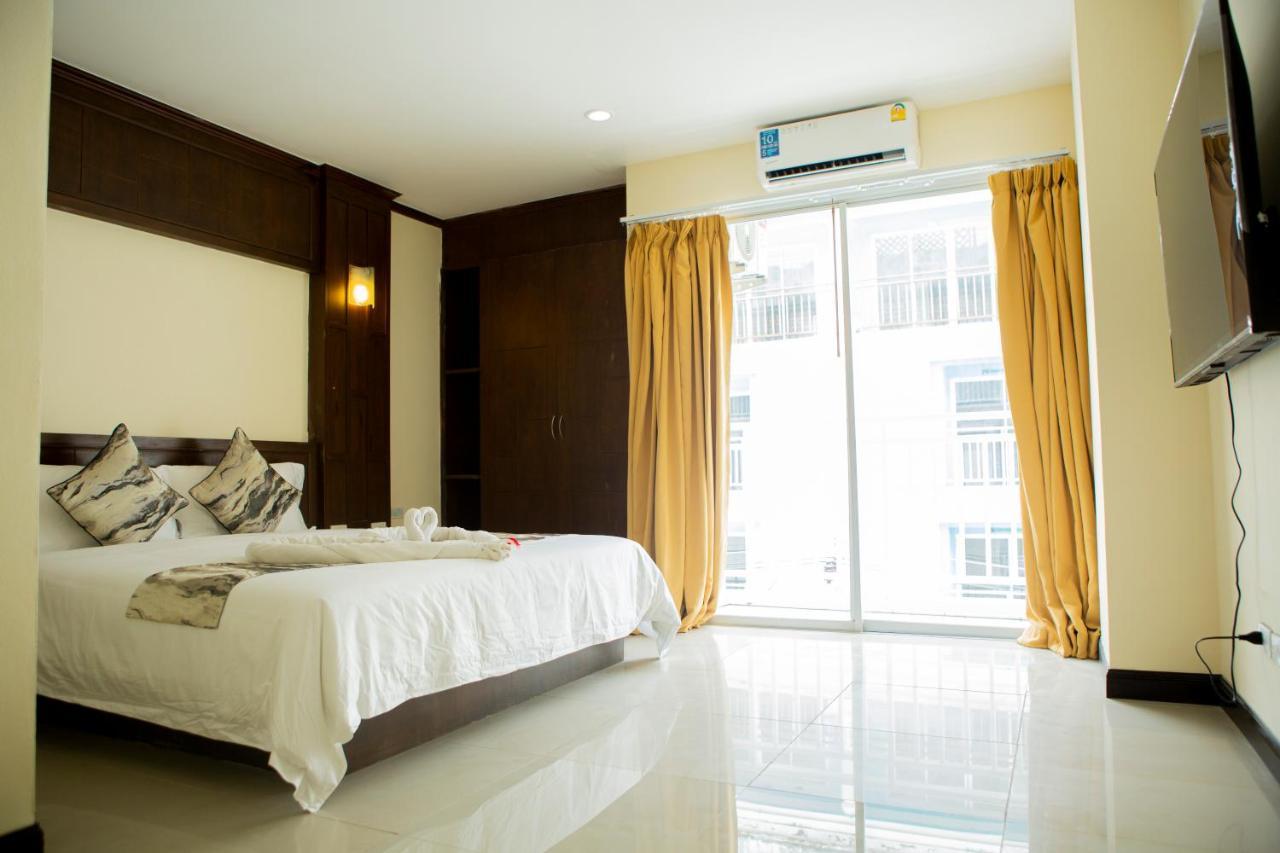 Blue Skyline Hotel Patong Bagian luar foto
