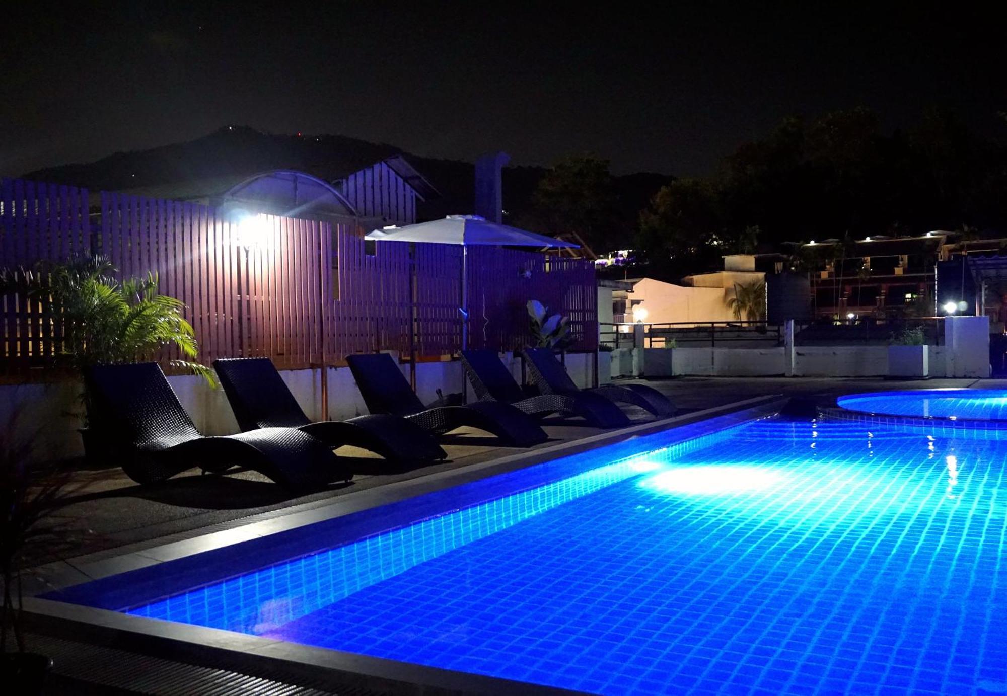 Blue Skyline Hotel Patong Bagian luar foto