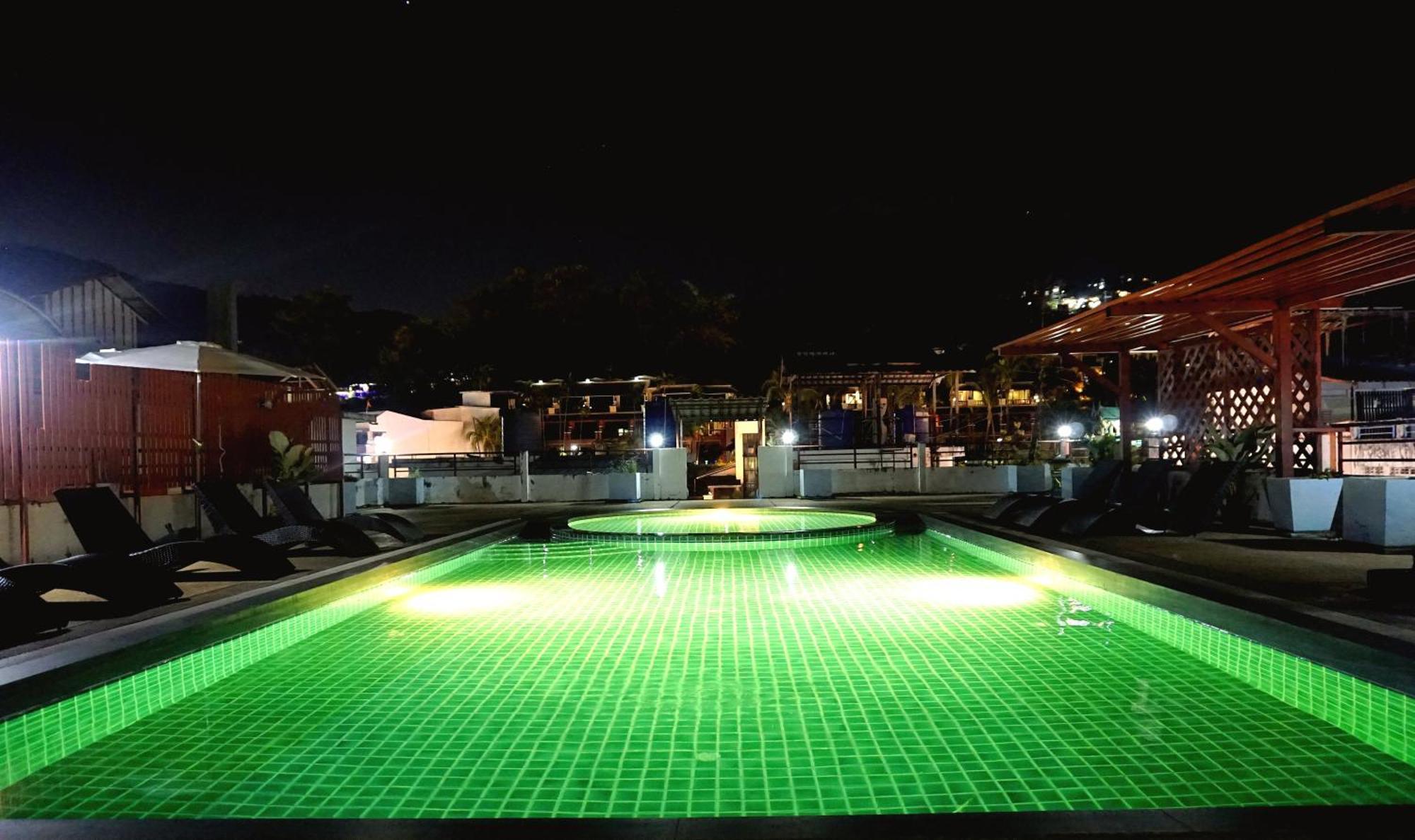 Blue Skyline Hotel Patong Bagian luar foto