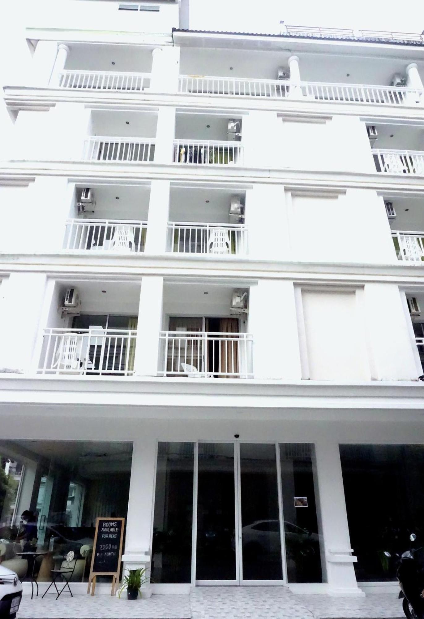Blue Skyline Hotel Patong Bagian luar foto