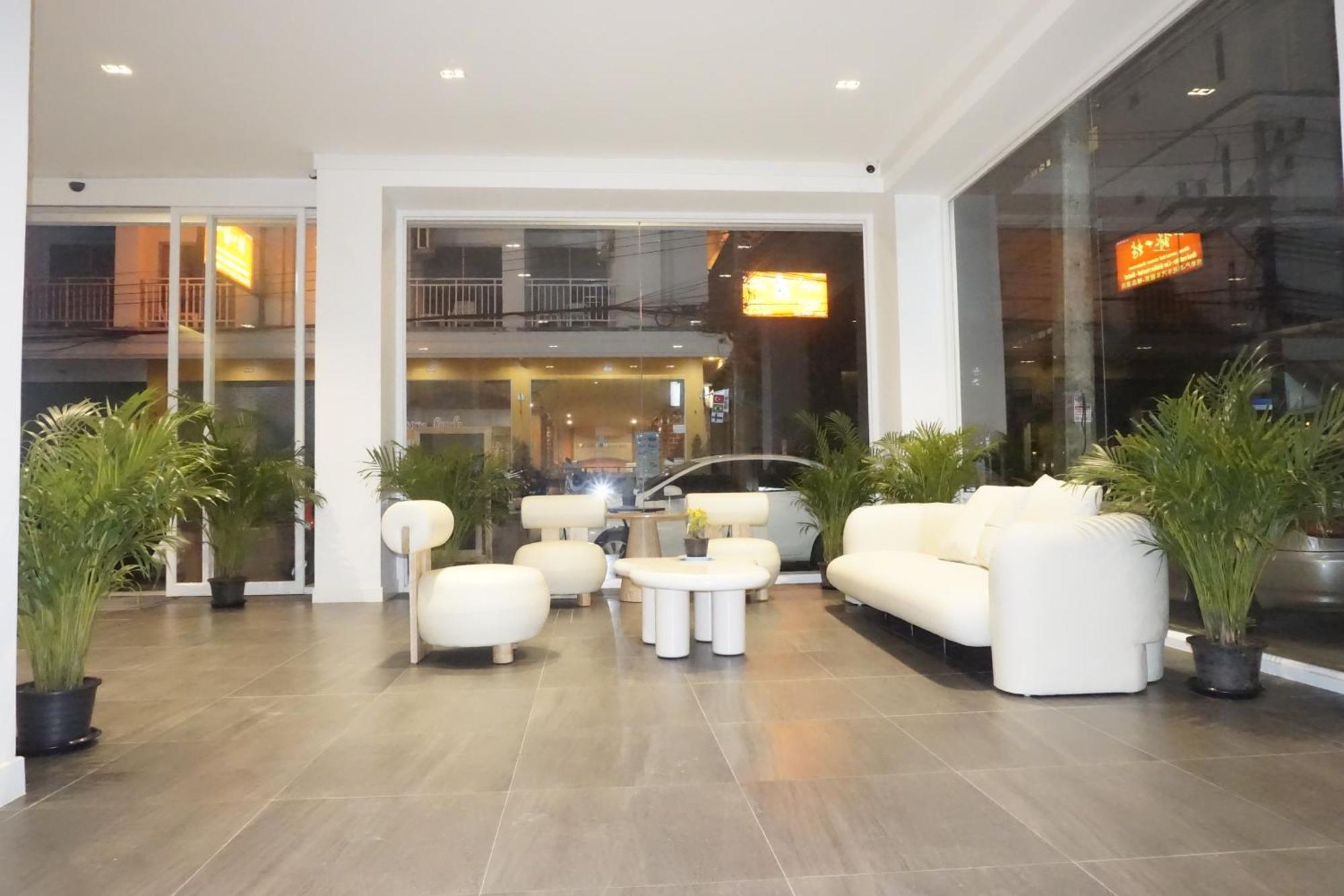 Blue Skyline Hotel Patong Bagian luar foto