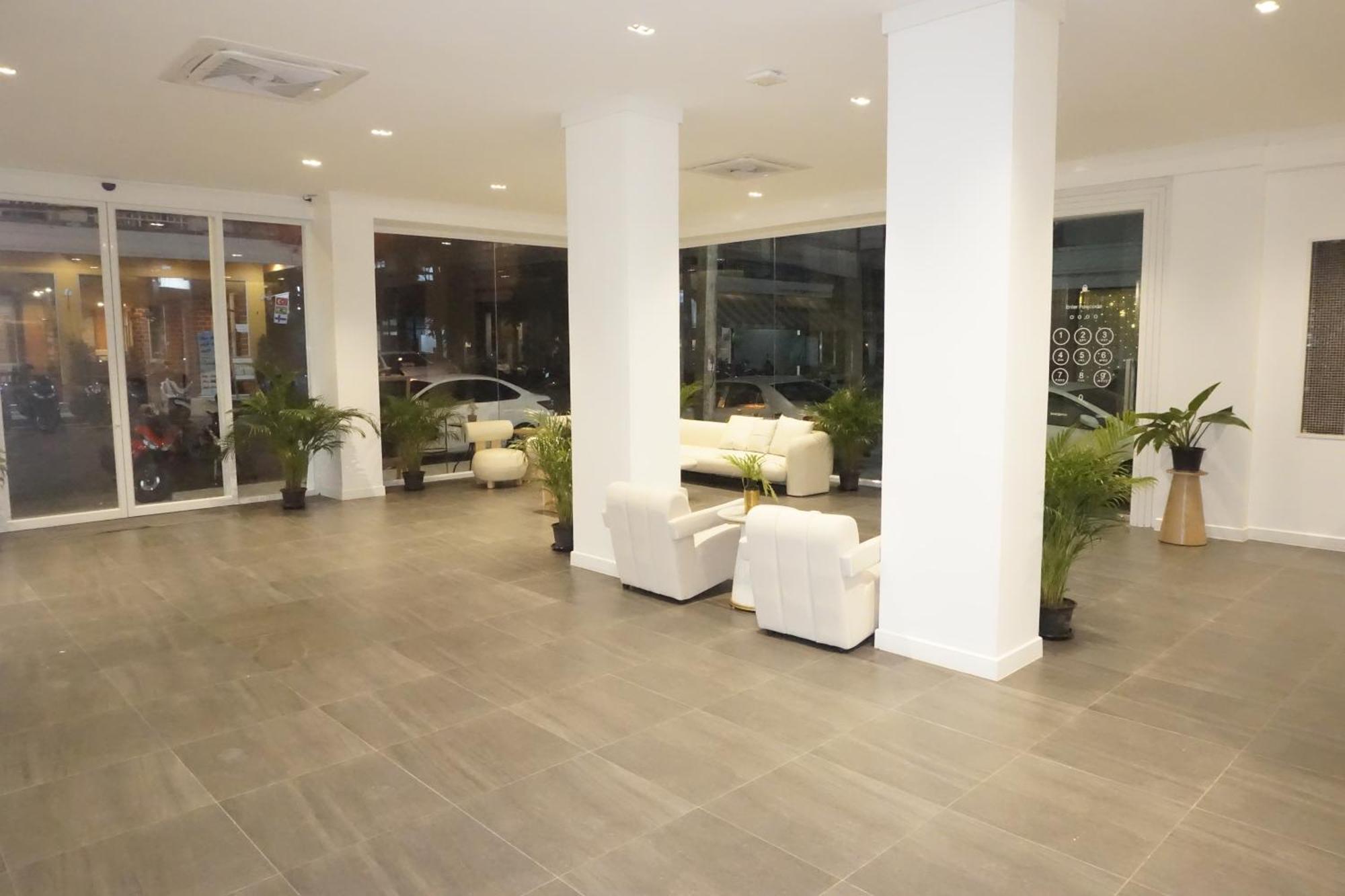 Blue Skyline Hotel Patong Bagian luar foto